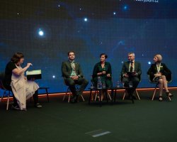 oslava v Planetariu
